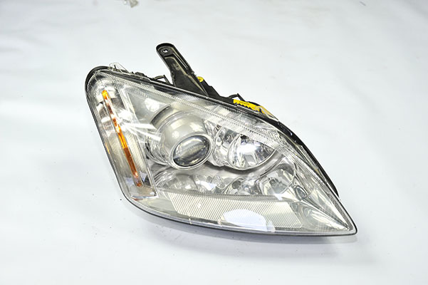 Ford Çıkma Yedek Focus 2 Sağ Mercekli Far